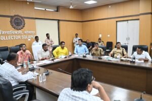jaykumar-gore2-300x200 सोलापूर जिल्ह्यात अतिवृष्टी पूरपरस्थितीमुळे झालेल्या नुकसानीचे तातडीने पंचनामे करा
