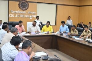palakmantri-300x200 खेळाडूंना उत्तम सोयी सुविधा पुरविण्याबरोबरच संकुलाच्या उत्पन्न वाढीसाठी प्रयत्न करावेत