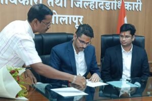 kartikeyan-collector1-e1775233421420-300x201 कार्तिकेयन एस. यांनी स्वीकारला सोलापूर जिल्हाधिकारी पदाचा कार्यभार